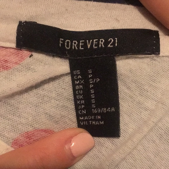 white t-shirt with cherry pattern - Picture 2 of 2